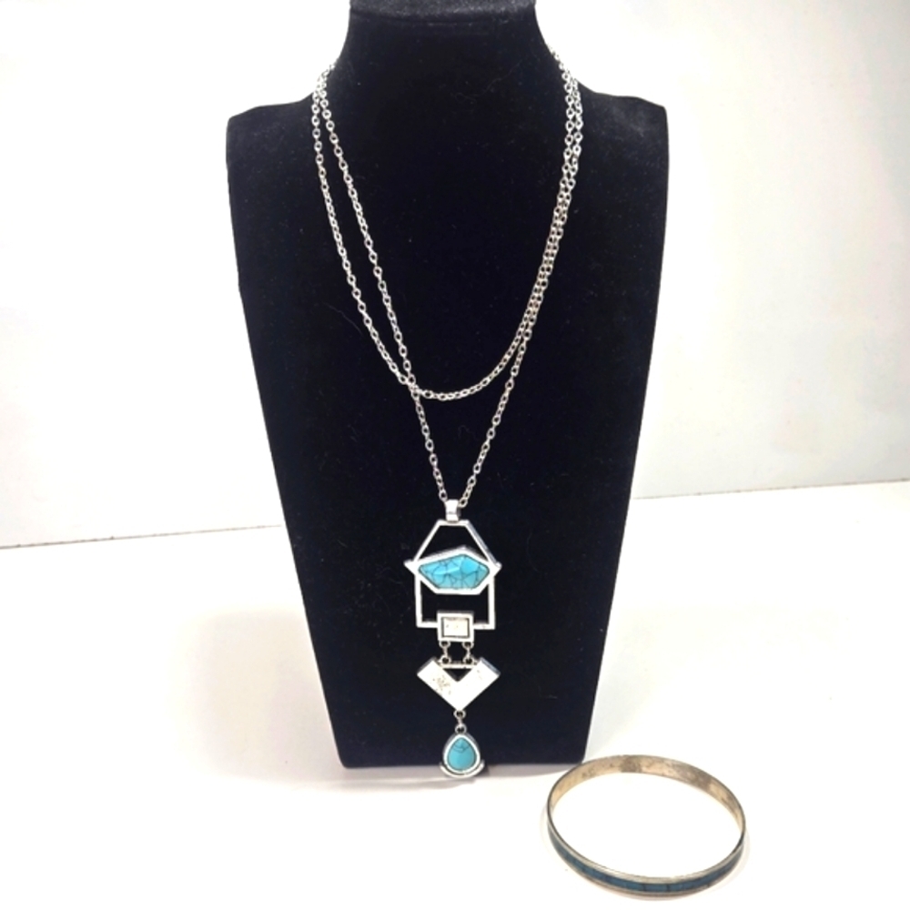 Southwest Style Dyed Howlite Pendant Necklace Turquoise and Silver Bracelet Set